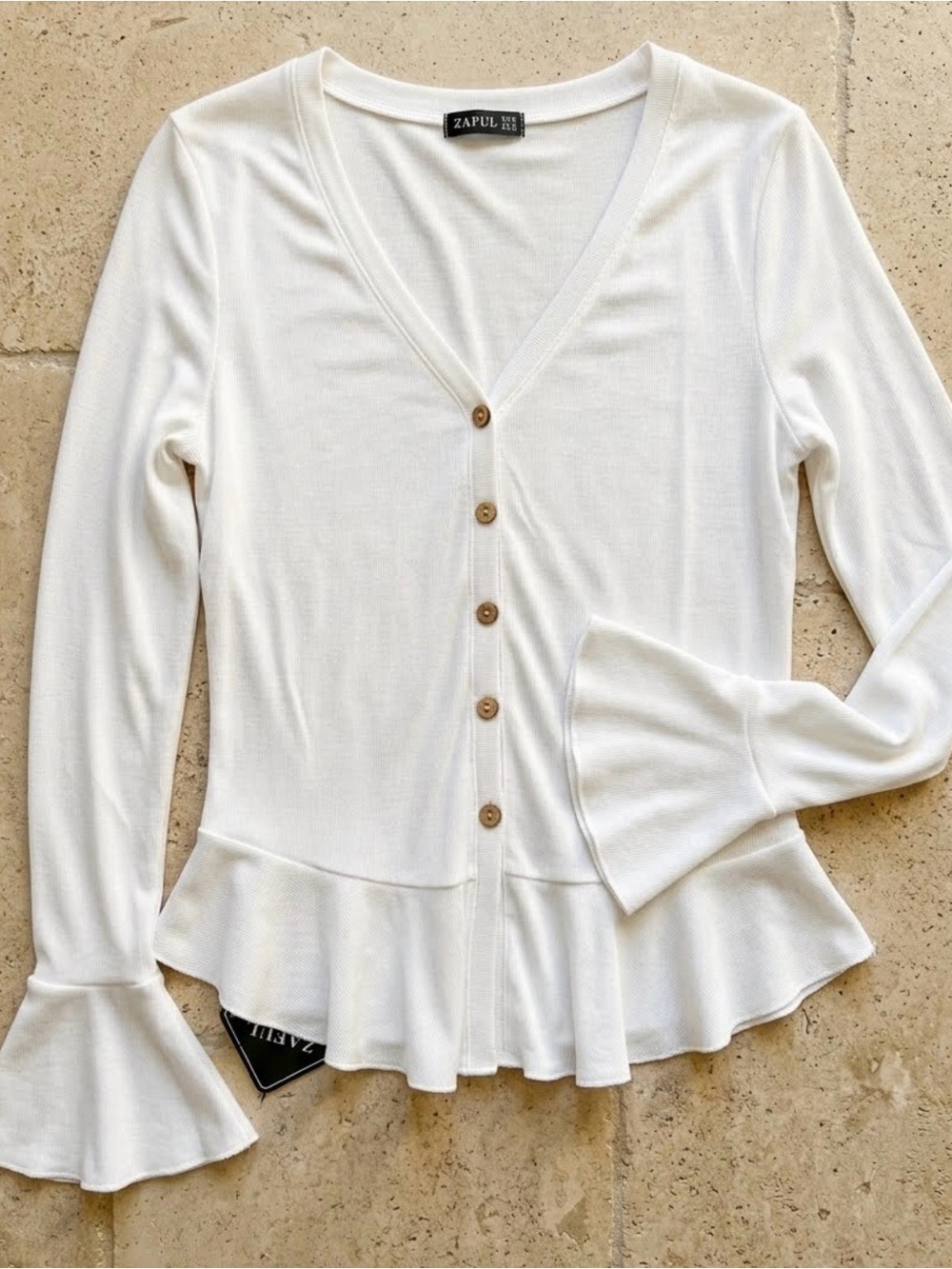 Zaful White Tencel Ruffle Hem Cardigan Bell Sleeve
Top NWT Size US 6 Medium